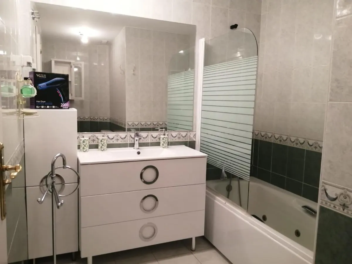 Holidays2Benalmadena Torrequebrada Sea View Front Beach With Pool Parking & Terraces 0*,  Espanha